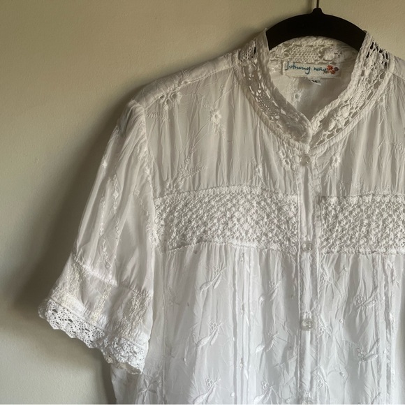 Johnny Was Short Sleeve Button Up Shirt Medium in White Eyelet Lace Embroidered - Picture 5 of 11